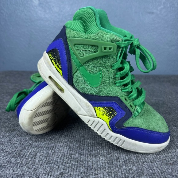 Nike Air Tech Challenge 2 High Top Stadium Green...